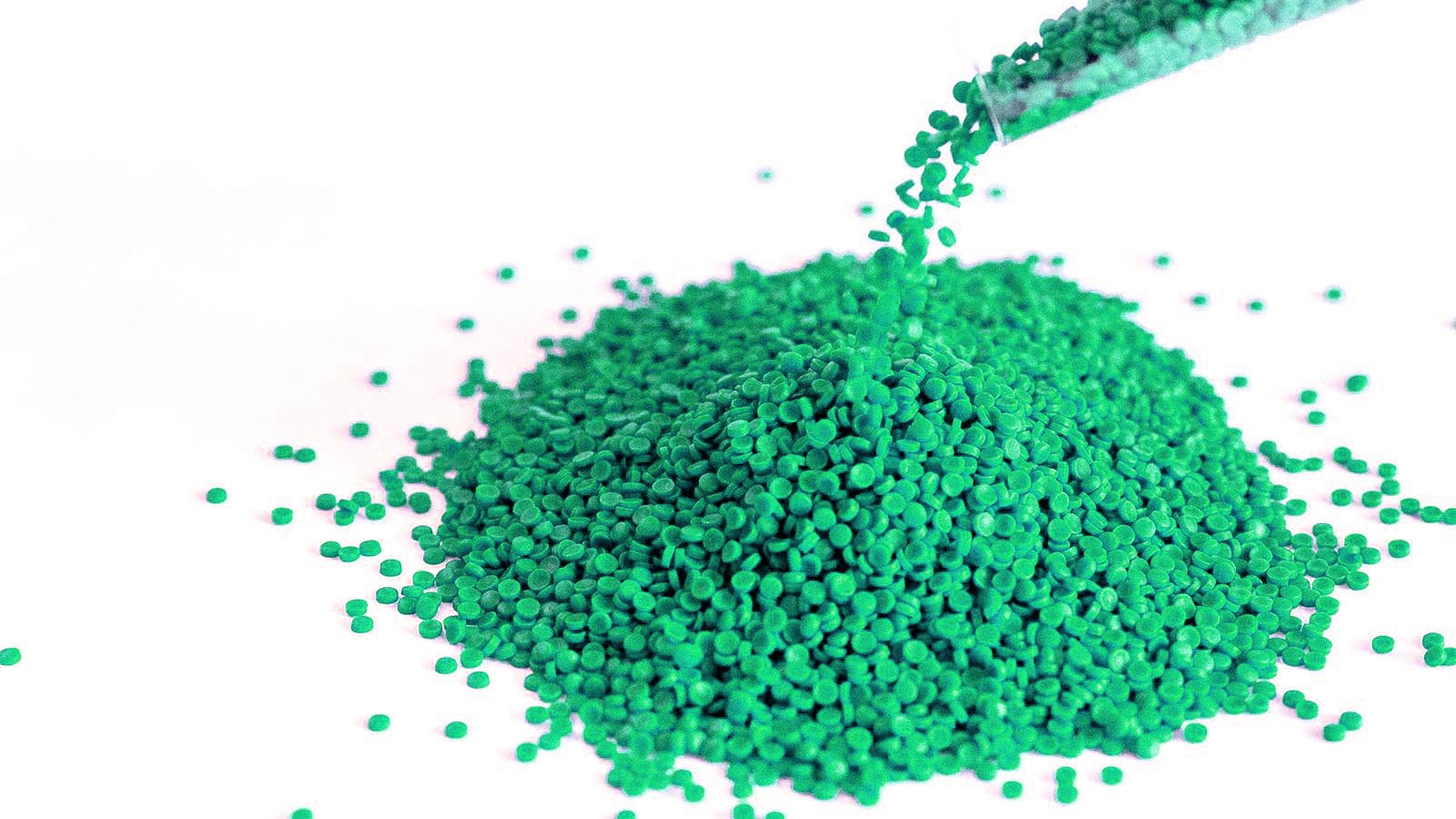 granulado de plástico verde
