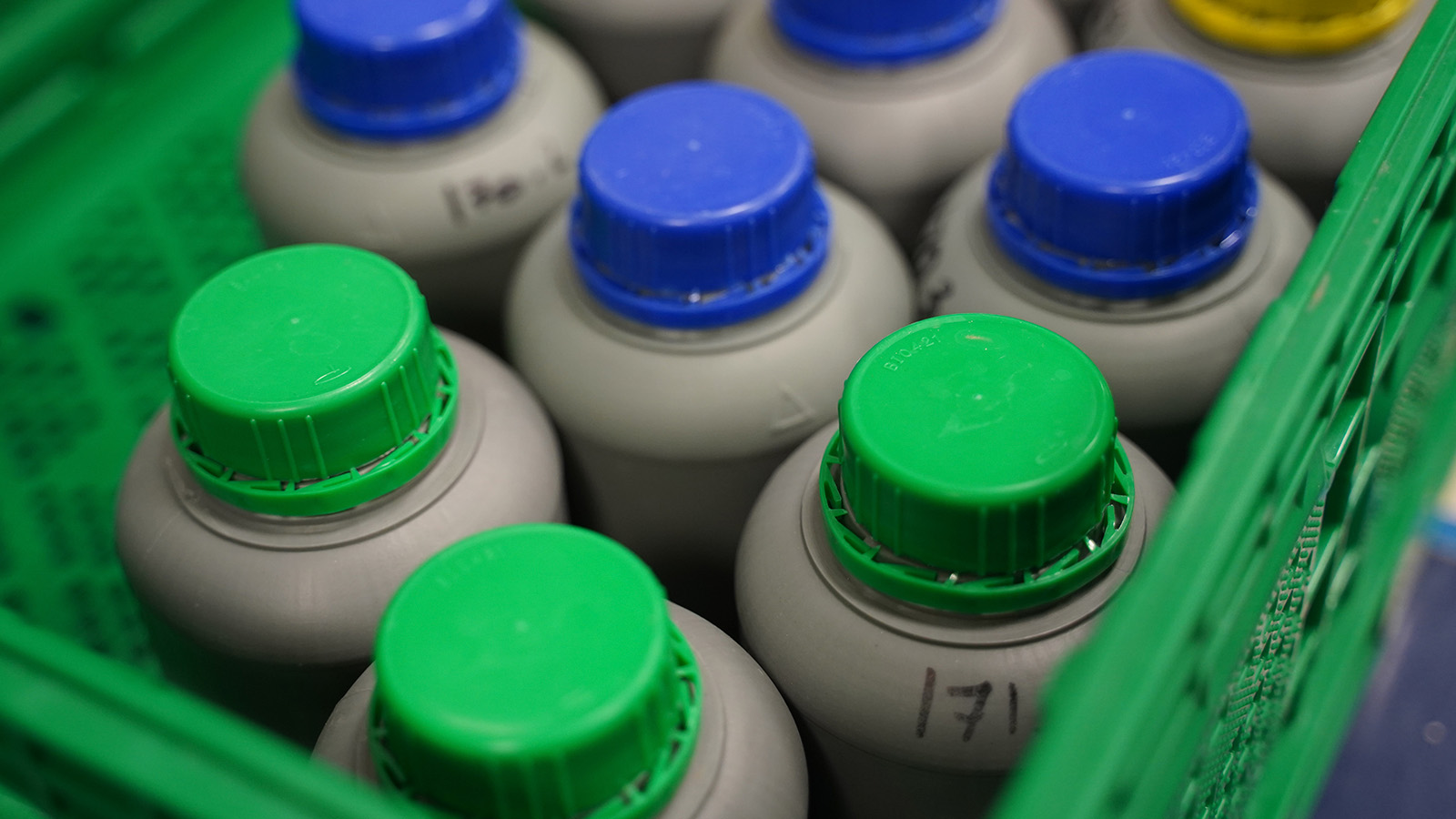 Plástico reciclado PEAD mejorado por ITENE para envases de productos limpieza en EXTRECH